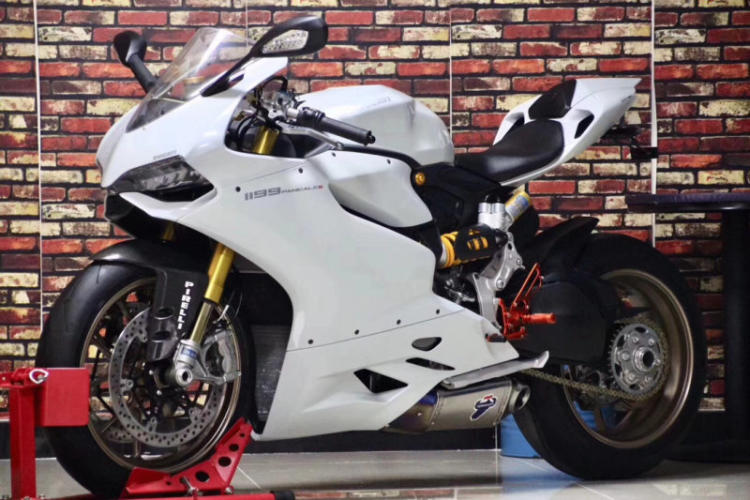 周丽淇优雅亮相品牌活动 与好姐妹阿Sa容祖儿现场互撩-开云电